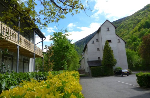 Bagneres-de-Luchon Apartment | T2 south facing, parking, cellar, balcony, mountain view