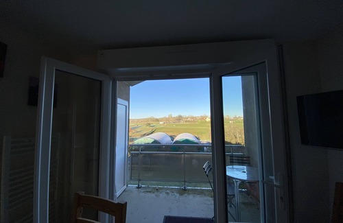 La Roche-Posay Apartment | T2 with terrace and Wi-Fi, near Thermes du Connétable