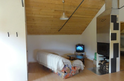 Embrun Apartment | T3 attic with private garden, air-conditioned Tennis court, EV terminal in a 2-hectare park.