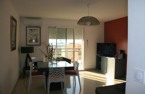 Saint-Pierre-la-Mer Apartment | T3 vue mer 100m de la plage wifi et parking