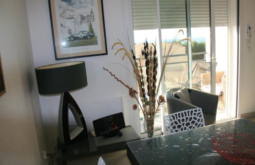 Saint-Pierre-la-Mer Apartment | T3 vue mer 100m de la plage wifi et parking