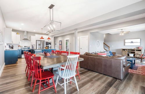 Table Rock House | Table Rock Lake Views-Shared Outdoor Pool-Free Attraction Tickets-Air Hockey