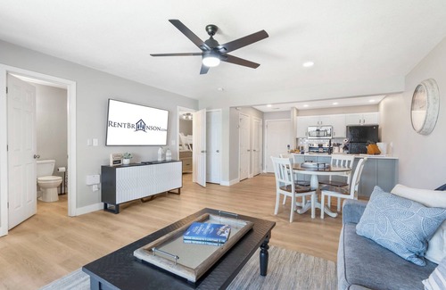 Kimberling City Condo | Table Rock Shoreline Steps Away, Newly Renovated Condo, Community Pool!