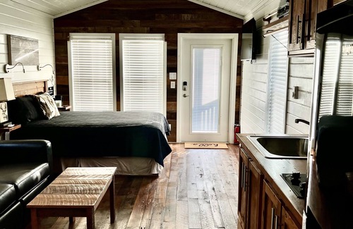 Eagle Rock Cabin | Table Rock Tiny Home The Bear's Den