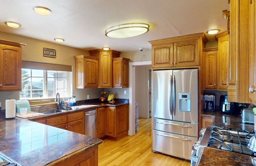 Parowan Bed & Breakfast | Tacit Shadow "Aviator", Private Bedroom at base of Brian Head Mountain, WiFi
