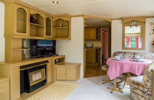 Priors Marston House | Tadpole Retreat x2 bedrooms, Kitchen, Bathroom & Lounge & Wifi