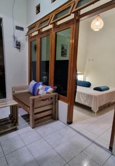 Yogyakarta House | Taefoo Homestay - palet world cozy - Wifi, Airconditioner, 3 Bathrooms