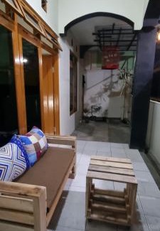 Yogyakarta House | Taefoo Homestay - palet world cozy - Wifi, Airconditioner, 3 Bathrooms