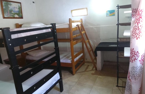 Guatape House | Tahamies Hostal - Artesanos y Turistas.