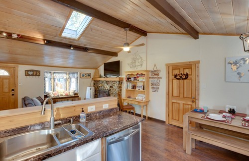 Lower Kingsbury House | Tahoe Home 3 Mi to Heavenly Mountain Resort!