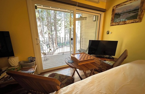Carnelian Woods Bed & Breakfast | TaHome: Cozy 2BR Suite in Nature, w/Kitchen & Living Area Option