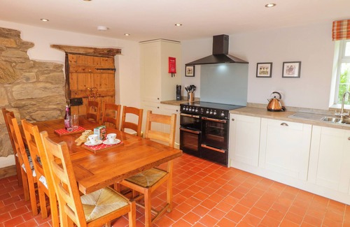 Corwen Cottage | TAI UCHA, family friendly, with hot tub in Cerrigydrudion