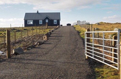 Baleshare Cottage | TAIGH GORM, family friendly, character holiday cottage in Balivanich