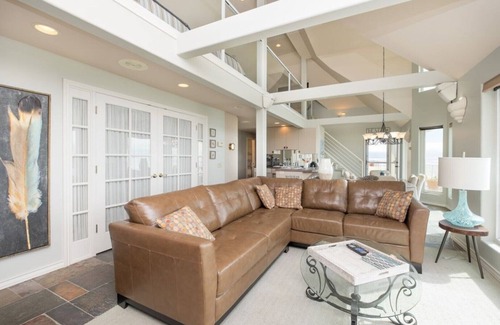 Oceanside House | Take A Peek.at This Lovely Beach Front Home