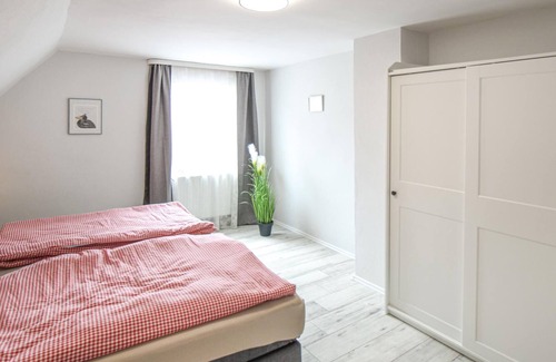 Ipsheim Apartment | Take a relaxing break in the charming farmhouse in the Middle Franconian wine country.