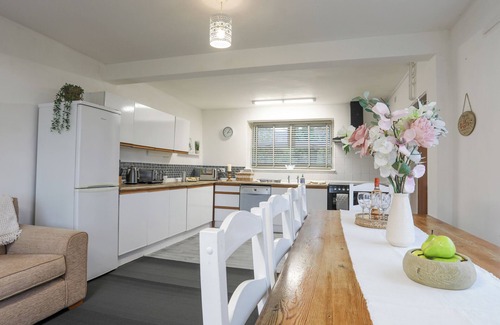 Rhyd-y-clafdy Cottage | TAL ERYR, pet friendly, country holiday cottage in Trefor