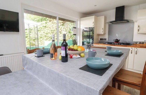 Llangollen House | TALGAIS, pet friendly, with hot tub in Llangollen