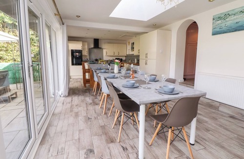 Llangollen House | TALGAIS, pet friendly, with hot tub in Llangollen