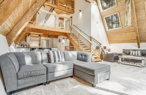 Tahoma Cabin | Tamarack by AvantStay | Remodeled Chamberlands! Full Beach/Pool Access!