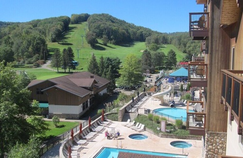 Ellicottville Condo | Tamarack Club At Holiday Valley Ski in/out Deluxe Condo w/Mini Kitchen Sleeps 4