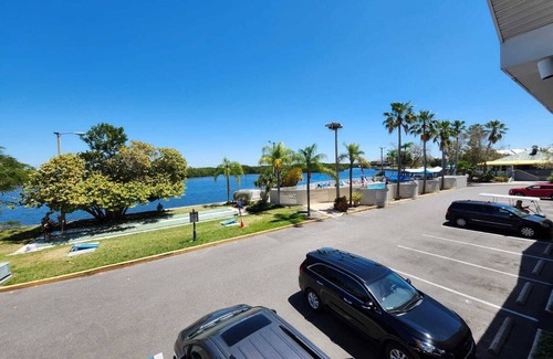 Ruskin Apartment | Tampa Bay Beach Getaway and Resort