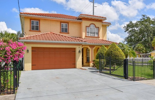 Ballast Point House | Tampa "Good Times" Home+GameRoom, Sleeps 12, 4br/3.5bth, Great Location/Backyard