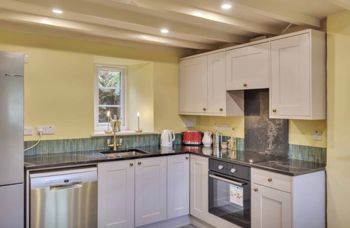 Gwynedd- Snowdonia Cottage | TAN Y CLOGWYN, pet friendly, with open fire in Betws-Y-Coed