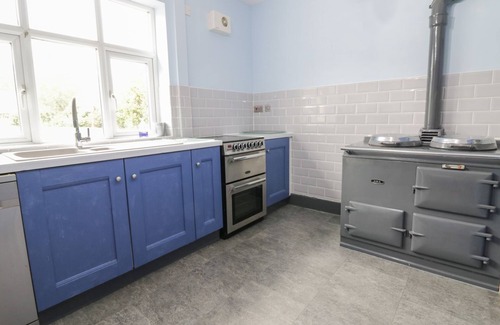 Dyffryn Ardudwy Cottage | TAN Y FRON, pet friendly, with open fire in Dyffryn Ardudwy