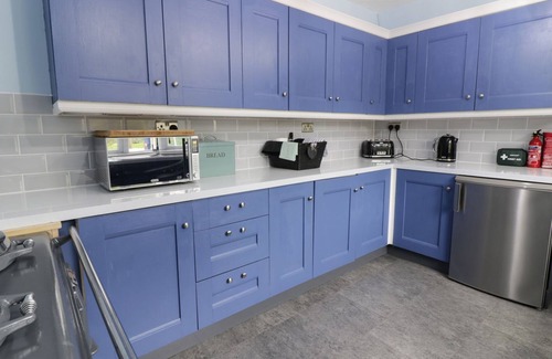 Dyffryn Ardudwy Cottage | TAN Y FRON, pet friendly, with open fire in Dyffryn Ardudwy