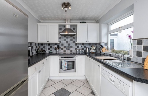 Rhosneigr Cottage | Tan Y Wylan - a bungalow that sleeps 6 guests in 3 bedrooms
