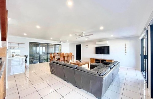 Brisbane Waterfront House | Tangalooma Hilltop : SUNSETS ON MORETON Moreton island