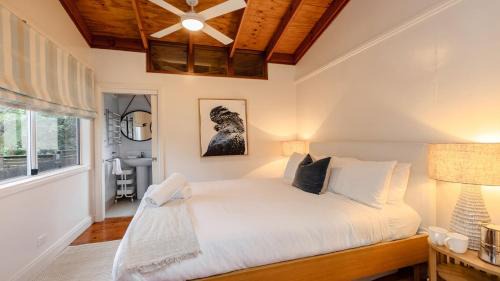 Pearl Beach House | Tanglewood Pearl Beach- firepit, pet friendly, stroll to beach