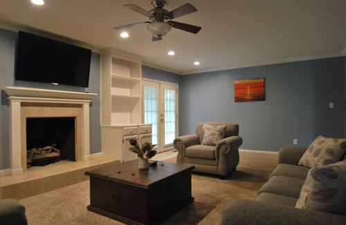 Lexington House | Tanglewood Treasure. Close to Horsepark and Interstate.