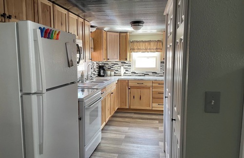 Warsaw House | Tanners Manor is in a peaceful setting on the end of a cove.