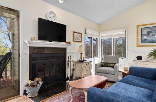 Nellysford House | Tanners Ridge 21 with Wintergreen Advantage