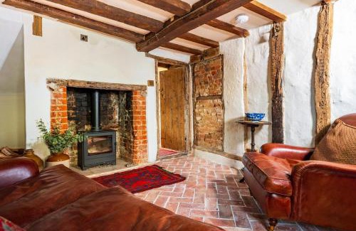 Ipswich House | Taper House - Cosy Medieval Cottage