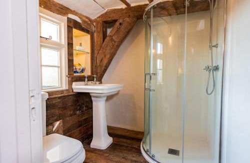 Ipswich House | Taper House - Cosy Medieval Cottage