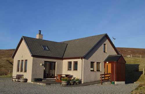 Melvaig Cottage | Tarhuna. Family and pet friendly. Spectacular sea views. Beach. Star gazing
