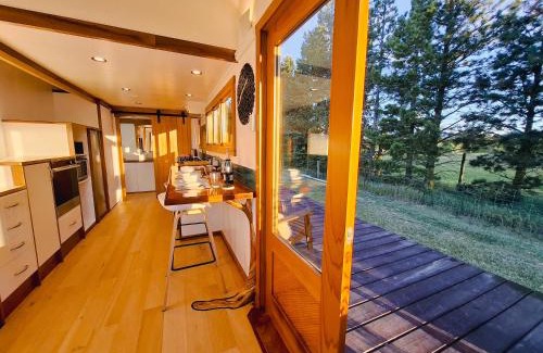 Tarras House | Tarras Tiny Haven - Wake up to Breathtaking Mountains