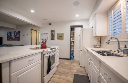 Westfield House | Tarrytown 2 Bedroom Condo