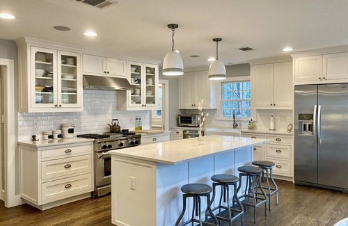 Tarrytown House | Tarrytown Colonial Farmhouse with Resort Pool