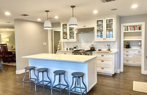 Tarrytown House | Tarrytown Colonial Farmhouse with Resort Pool