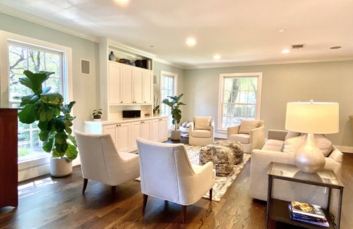 Tarrytown House | Tarrytown Colonial Farmhouse with Resort Pool