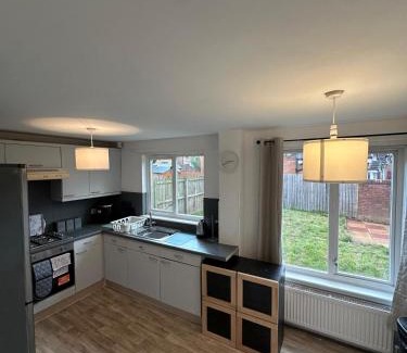 Pollokshaws Apartment | Tartan Nest- Entire house- Sleeps 8 guests