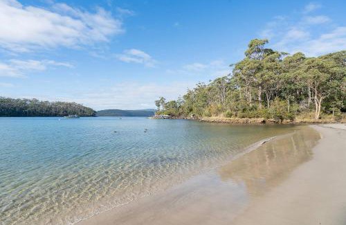 Port Arthur House | Tasman Breeze - Beachside Escape near Historic Site