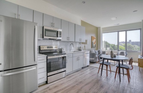 Alexandria West Apartment | Tasteful Alexandria West 1BR w/Gym & W/D, nr Metro, by Blueground