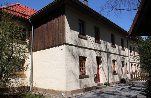 Steinfeld Apartment | Tasteful apartment in the Eifel National Park with a garden right on the forest!