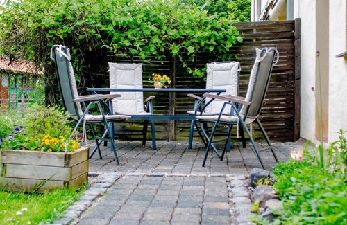 Steinfeld Apartment | Tasteful apartment in the Eifel National Park with a garden right on the forest!