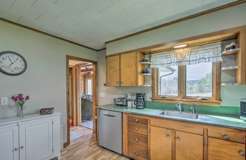 Westmoreland House | Tasteful Country Home on 5 Acres ~ 3 Mi to Lake!