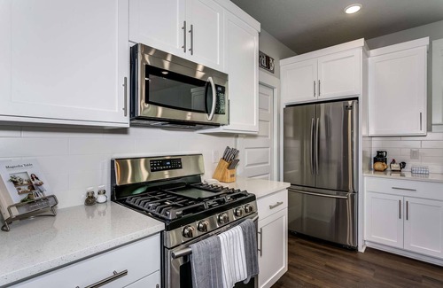 South Pensacola House | Tastefully Decorated |Fenced Yard |Fire Pit |Parking |Edge of Downtown Pensacola|10 Min to N.A.S.